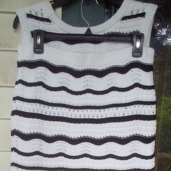 House of Harlow 1960 2PC Crocheted Blck/Whte Stripe Top & Maxi Skirt Size: L NWT - Picture 5 of 12